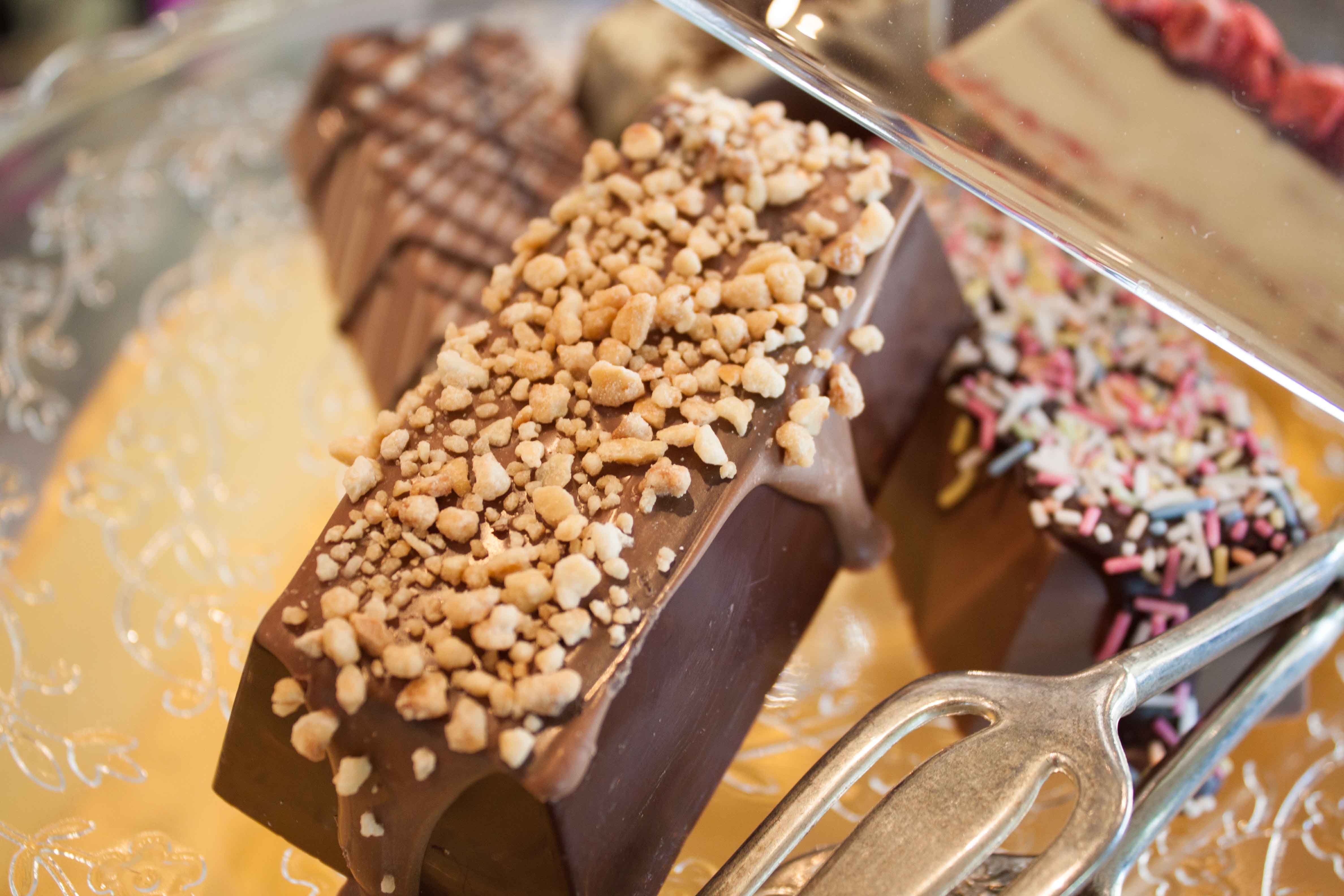 Klassischer Kellerkuchen mit Zartbitterschokolade &amp; feinstem ...