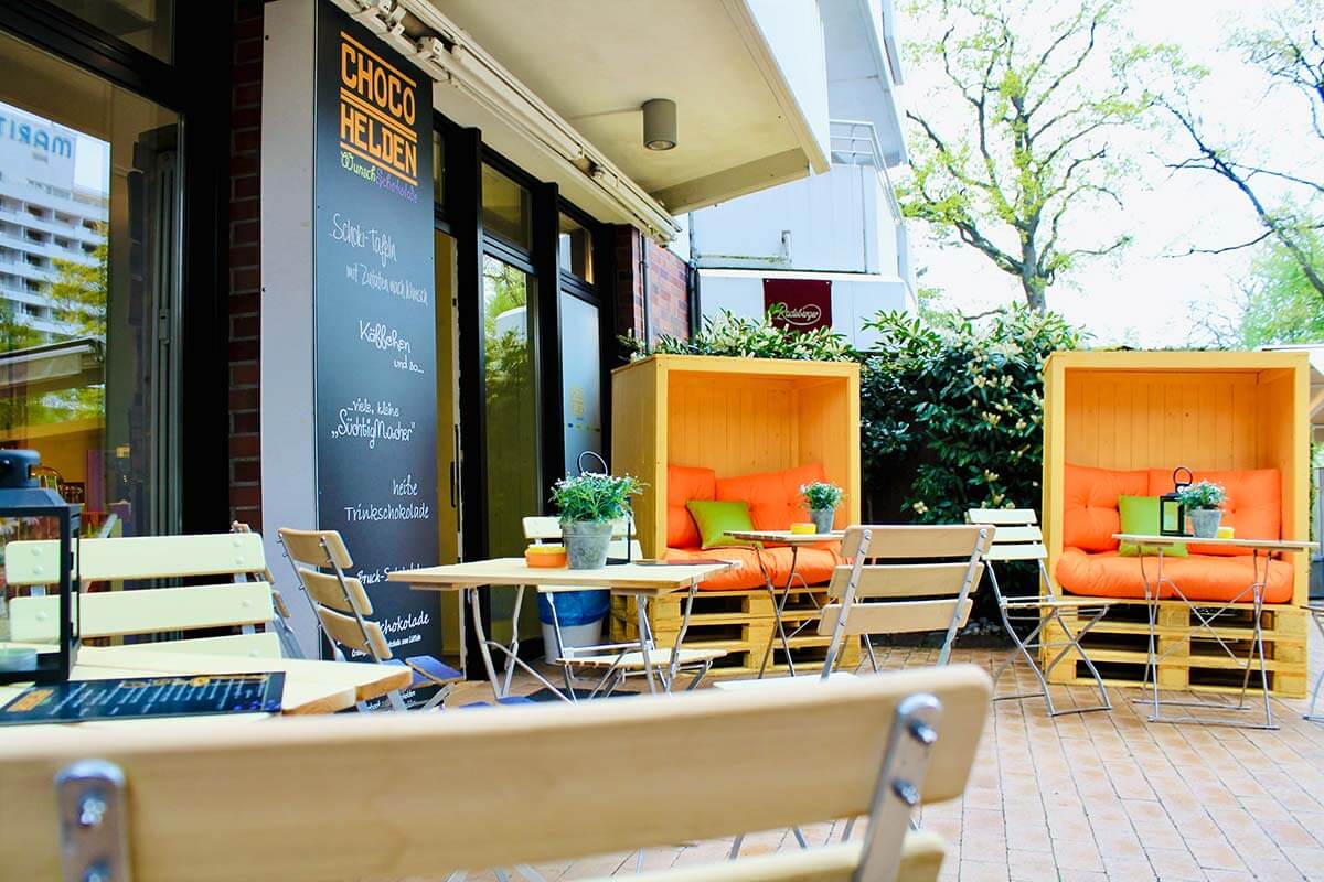 Chocohelden Shop Timmendorf Außenterrasse Chocohelden Shop Timmendorf Außenterrasse